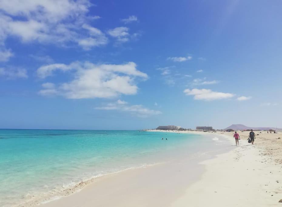 Blue Ocean Corralejo: Sunny Terrace, Pool, Wifi Apartment Luaran gambar