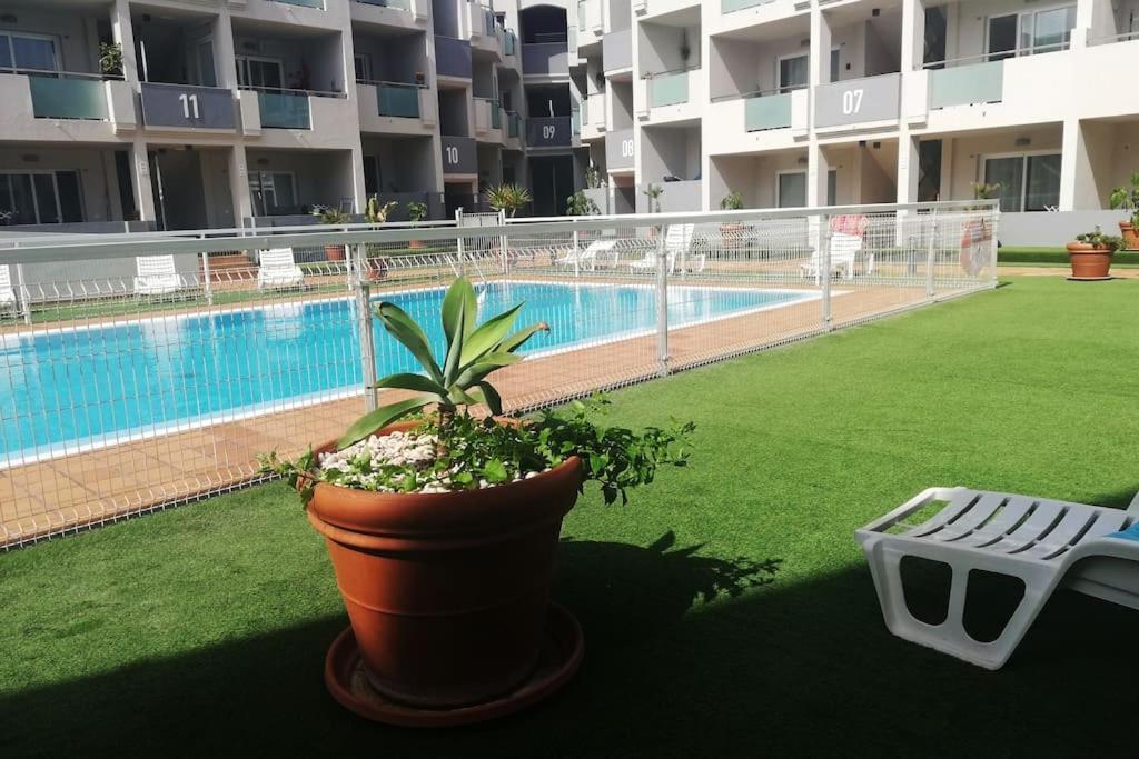 Blue Ocean Corralejo: Sunny Terrace, Pool, Wifi Apartment Luaran gambar
