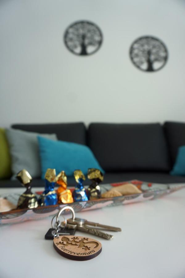 Blue Ocean Corralejo: Sunny Terrace, Pool, Wifi Apartment Luaran gambar